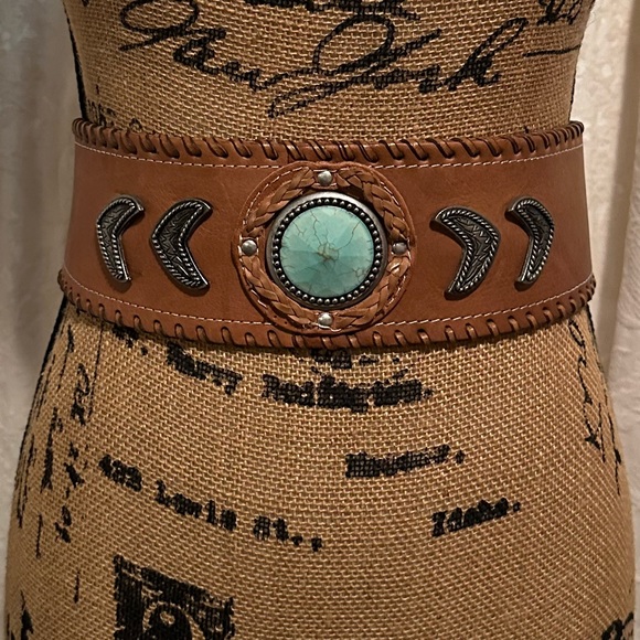 Accessories - MAKE AN OFFER! CLOSET CLOSING SOON🌵LEATHER🌵FAUX TURQUOISE BELT SZ 31.5 to 36.5